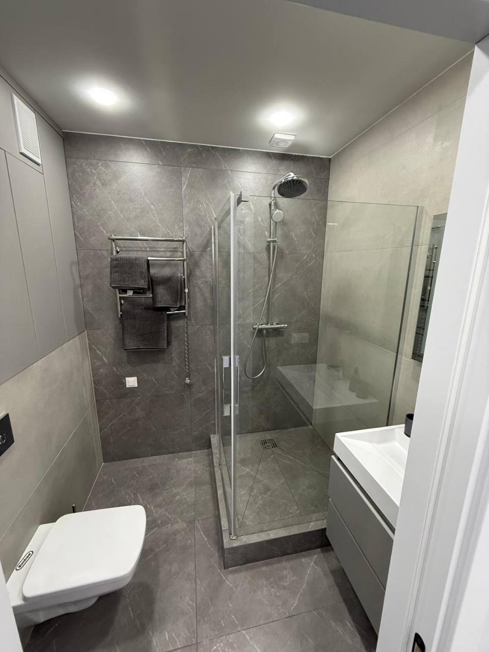 Apartment лучшие для размещения с детьми возле днепра, центр в пешей доступности
